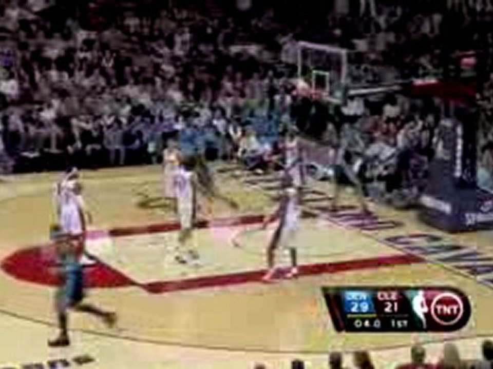 Carmelo Anthony finds Kenyon Martin who drives the lane for