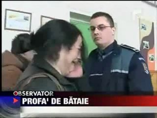 des gifles entre policier et une femme