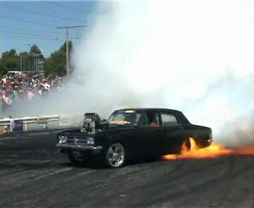 Pneus en feux lors d'un burnout