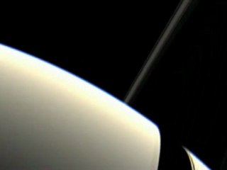 Lever de Soleil au-dessus de Saturne