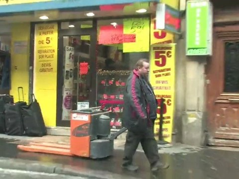 Vivre à crédit Coralie Stevens. Film de Dominique Attali