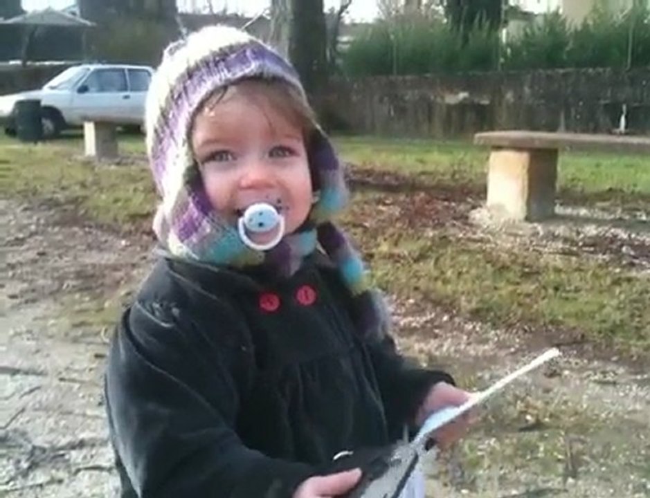 Lou-Anne signe "encore" en langue des signes française