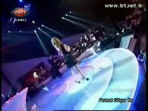 Bengü ve Ferhat Göçer Yalnızım Dostlarım