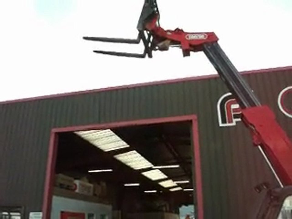 Telecopique Manitou MLT 523 , 1995, 17674h, vidéo 2