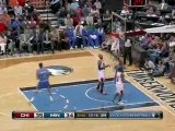 Kirk Hinrich makes a bad pass that falls right in front of D