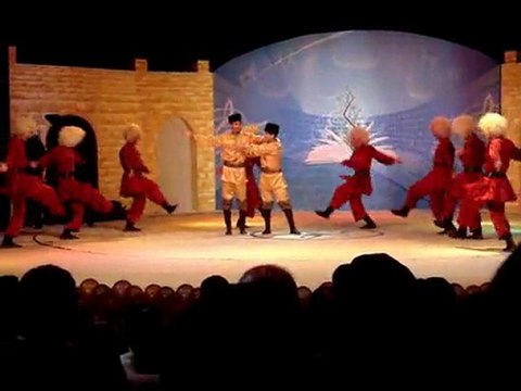 QAFQAZ UNIVERSITESI RAKS GRUBUNUN GOSTERISI!!