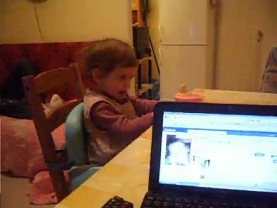 lyna compte avec son frère à seulement 2 ans et 1 jour