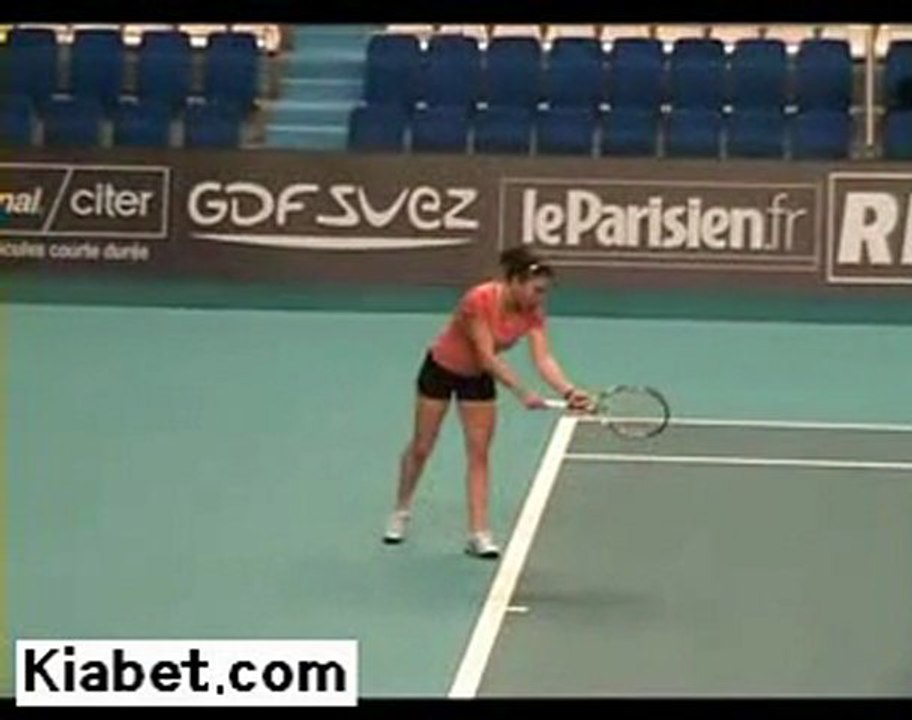 Simona Halep is hot female tennis player from Romania