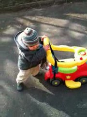 Je pousse ma voiture tout seul