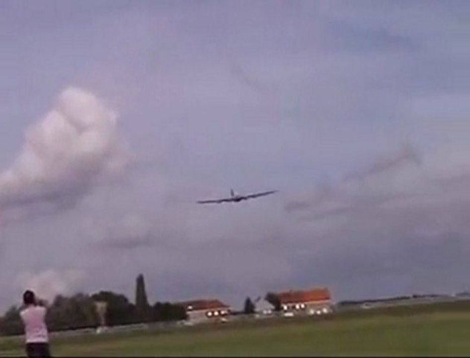 Dünyanın En Büyük Uzaktan Kumandalı Maket Uçağı ! okumas.net