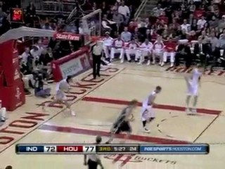 Troy Murphy feeds Danny Granger who in return hits him with