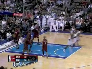 Jason Kidd finds Caron Butler under the hoop for two.