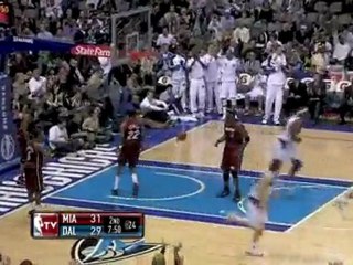 Jason Kidd makes the steal then leaves it for Eduardo Najera