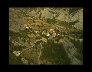 En hélicoptère au dessus de Lieuche (Alpes-Maritimes)