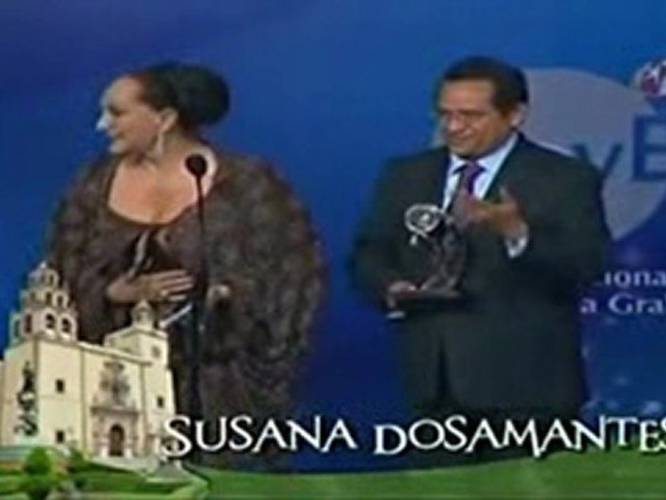 Paulina Rubio - Premios Oye 2009 - Artista Favorito