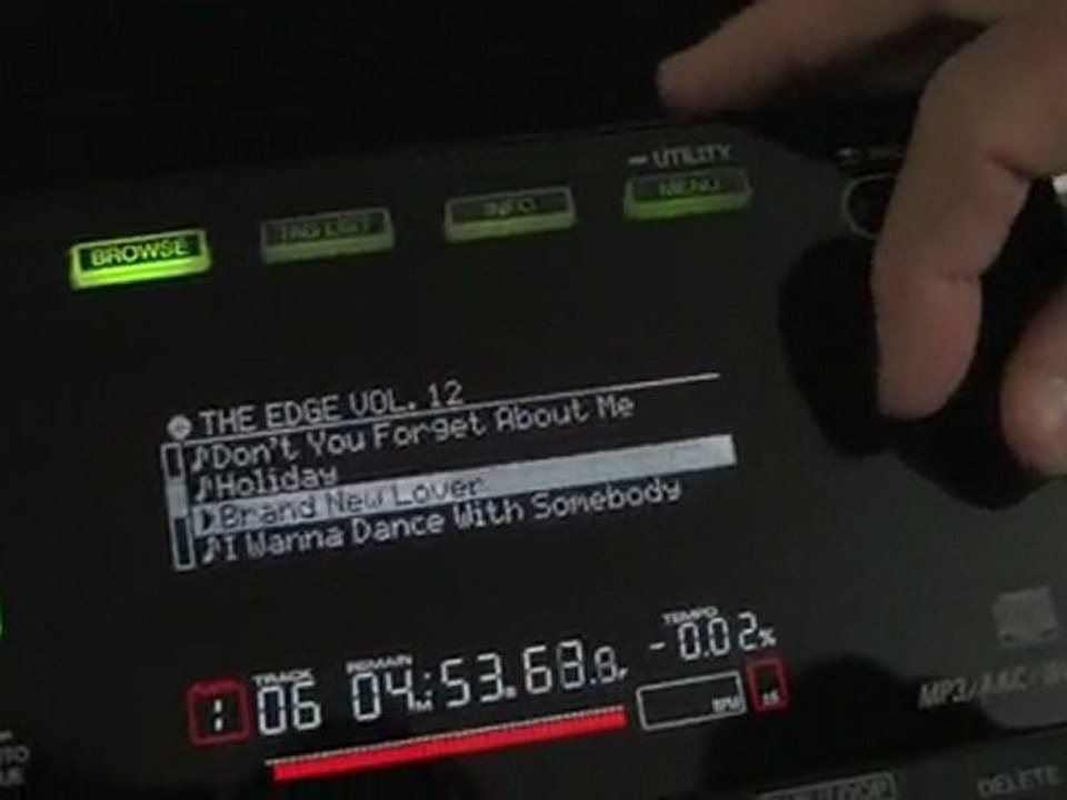Pioneer CDJ-900 Track Browsing Overview from agiprodj.com
