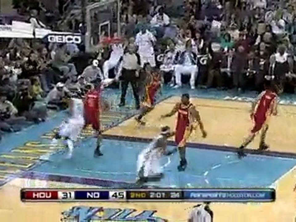 Julian Wright throws down an alley-oop pass from Marcus Thor