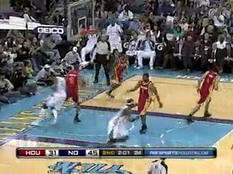 Julian Wright throws down an alley-oop pass from Marcus Thor