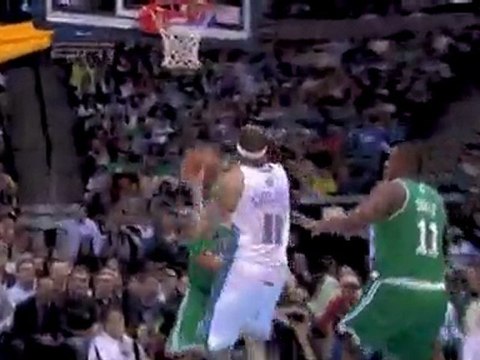 Chris Andersen takes flight and flushes a monster one-handed