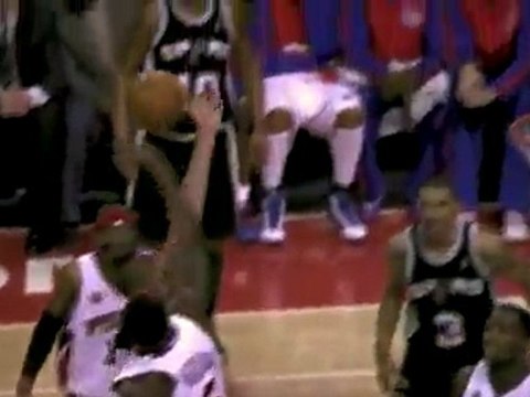 Ben Wallace blocks Tim Duncan