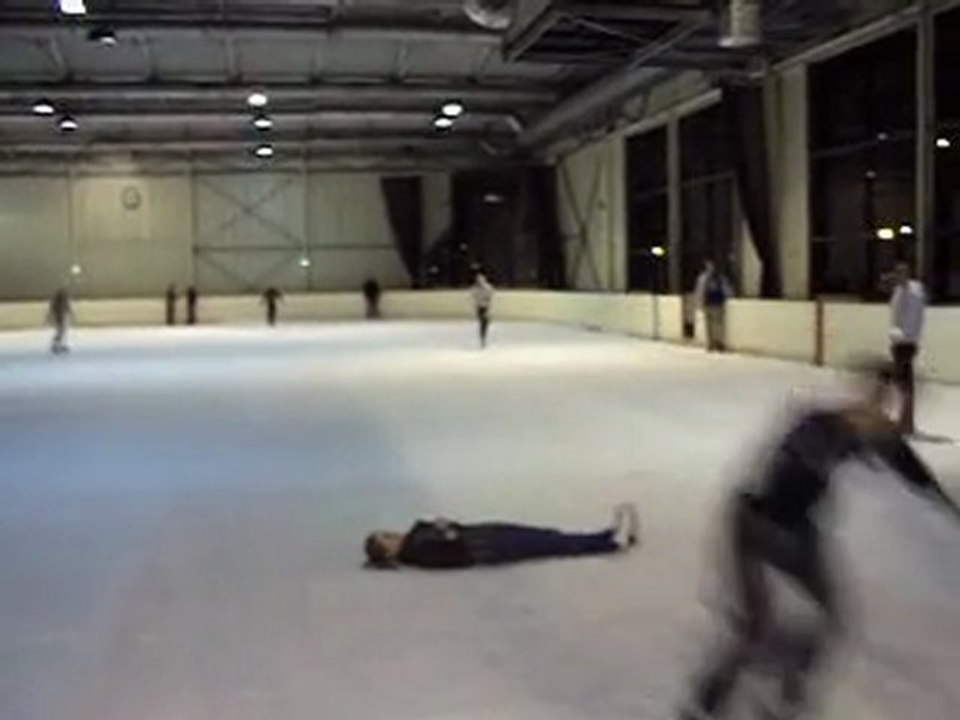 saut par dessu un jolie femme