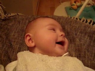 Premier fou rire d'Eden !