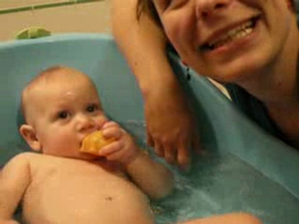 le bain de jo à 10 mois