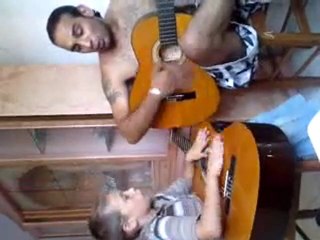 Mwa et mon flis entrin de joué a la guitar