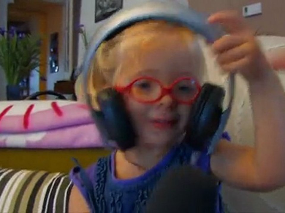 Izia "Let Me Alone" - L'école des fans