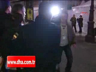 Erdogan come Bush, gli lanciano una scarpa