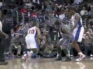 DeAndre Jordan taks the pass and then drives hard to the hol
