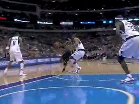 Brendan Haywood stalks the play then throws the shot attempt