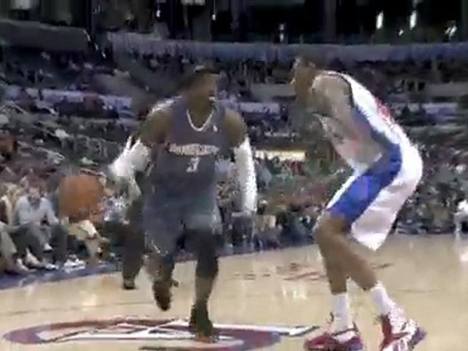 Gerald Wallacs spins into the lane and the shot finds the ho