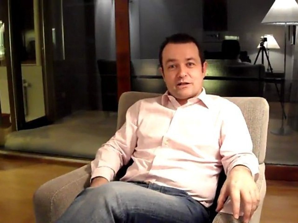 Sentado en un sillón