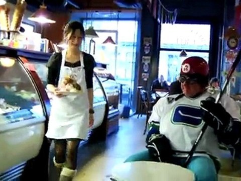 Herbert, der Blaue live in Vancouver - Eishockey (HQ)