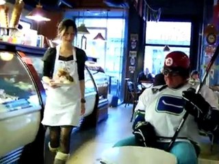 Herbert, der Blaue live in Vancouver - Eishockey (HQ)