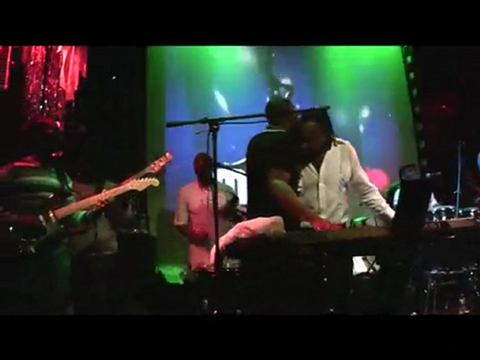 NU LOOK/PIPO "Ave'w Map Mache" (FEB 2010)