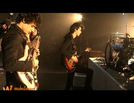 B.B. Brunes - Nico Teen Love (Live & Backstage à l'Olympia)