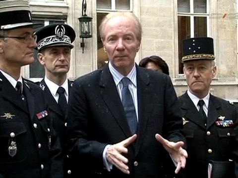 Présentation de voitures saisies lors de trafic de drogues