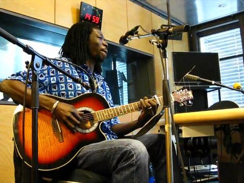 Un dromadaire sur l'épaule: Djely Mamou Kouyaté, musicien