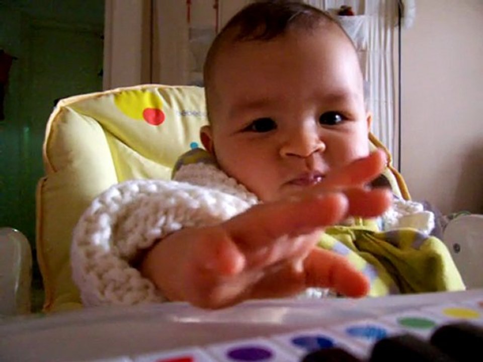 吃苹果 mange une pomme