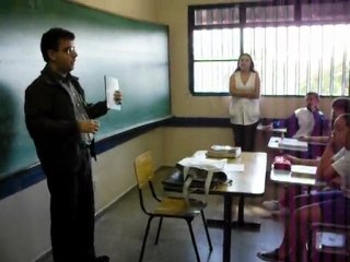 Luis Eduardo Matta conversa com jovens leitores (DF)