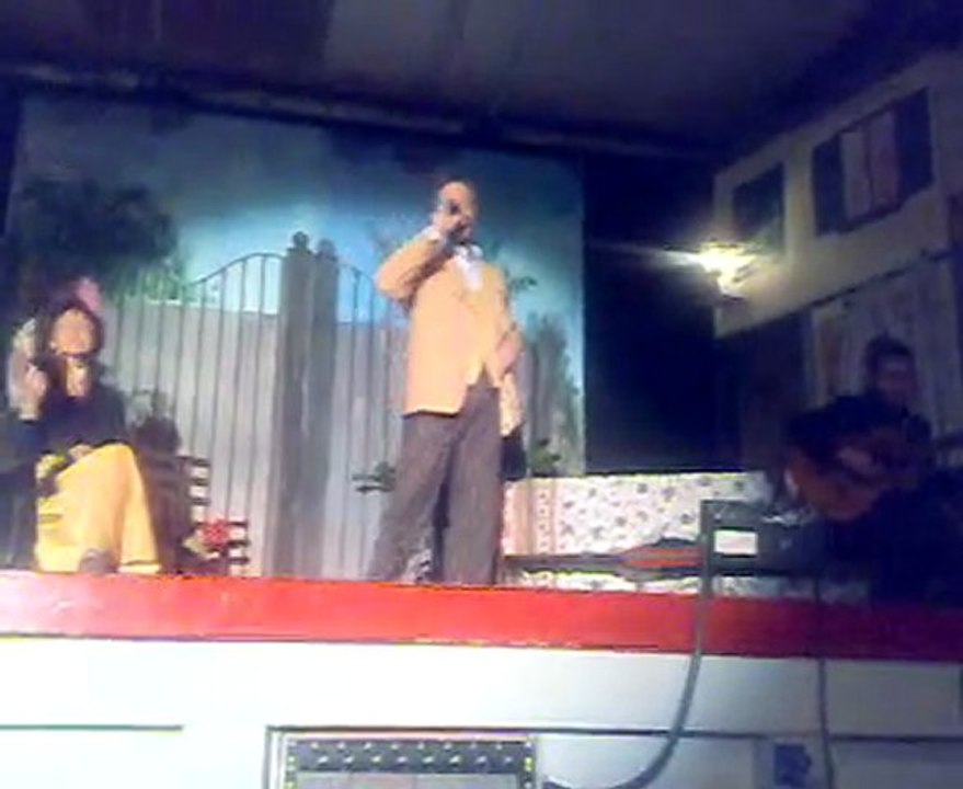 Corrado canta  serenata