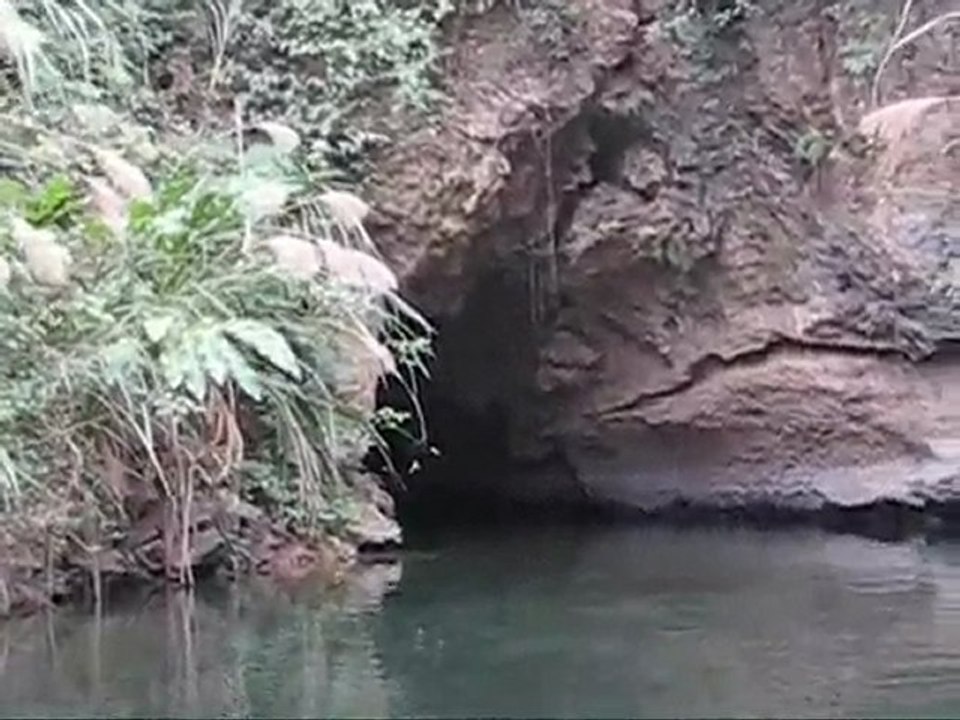 La Baie Terrestre - Les  grottes de Trang An