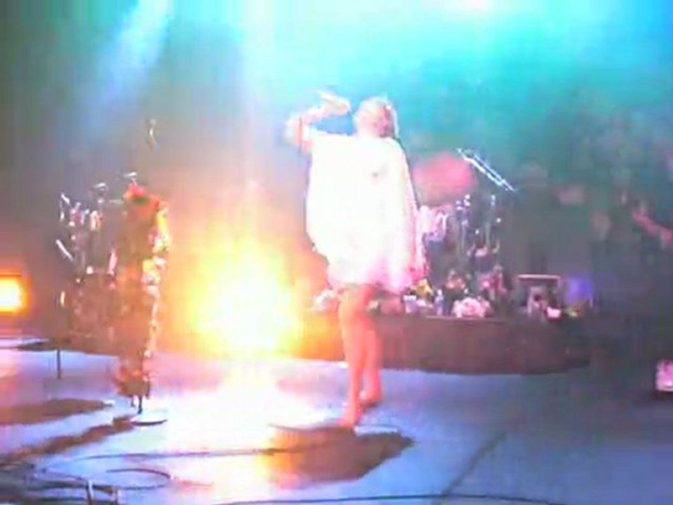 FLORENCE + THE MACHINE - Drumming Song - le Bataclan, Paris