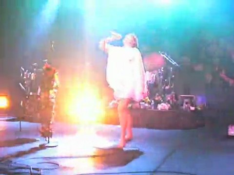 FLORENCE + THE MACHINE - Drumming Song - le Bataclan, Paris