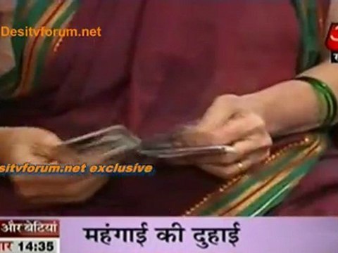 Aayi Ka Paisa Pyaar [Pavitra Rishta]