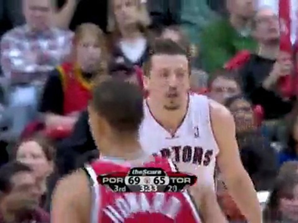 Hedo Turkoglu drives baseline and gets this no-look layup to