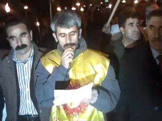 HAKKARİ'DE TEKEL İŞÇİLERİ İÇİN MEŞALELİ YÜRÜYÜŞ