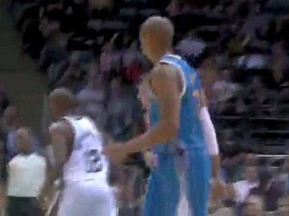 Andrew Bogut rises up and swats Marcus Thorton's shot away f